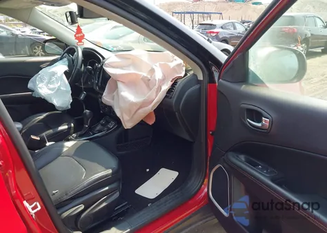 2019 Jeep Compass Limited 4X4 z USA, uszkodzony, nr VIN 3C4NJDCB4KT675346